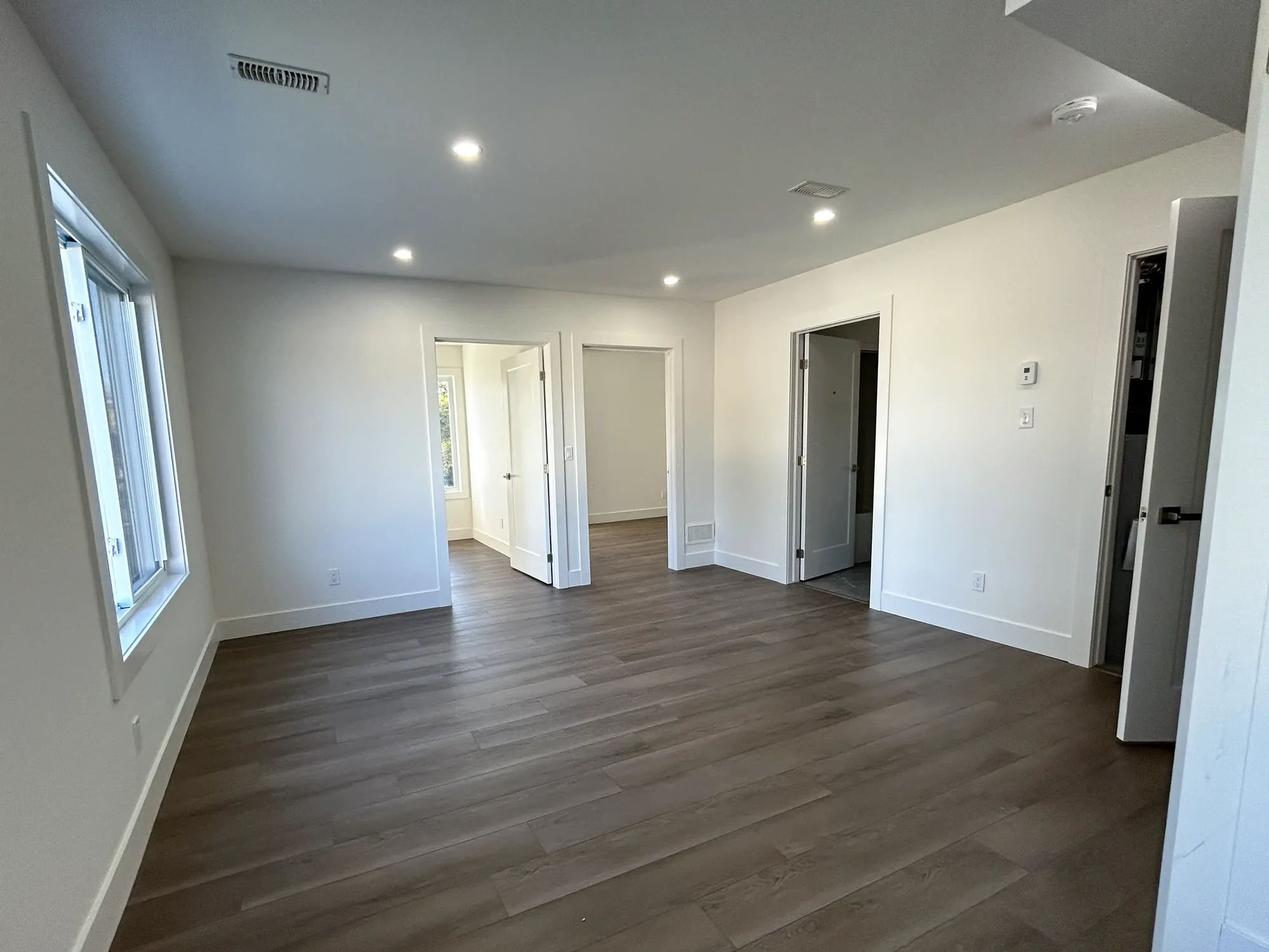 1485 Erie St Apartments, Living Room